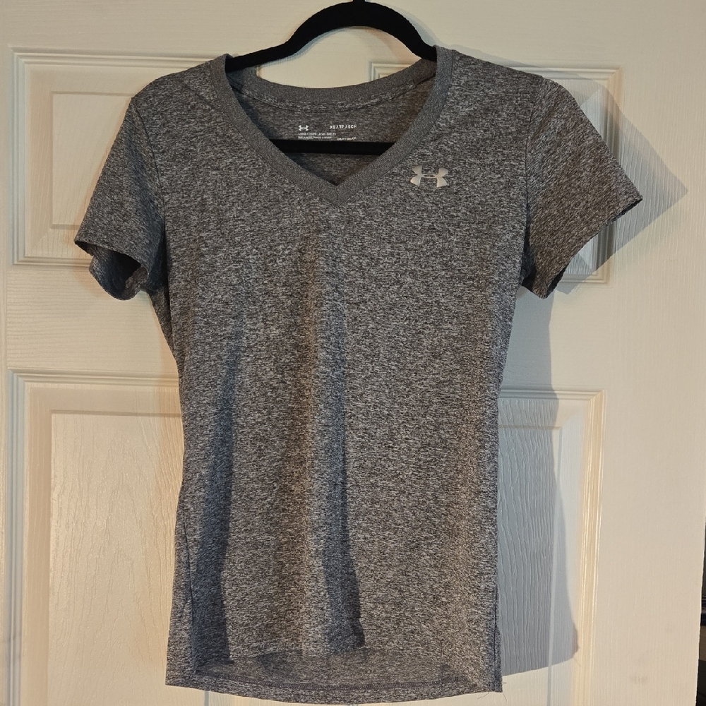 Under Armour Women's Gray V-Neck Top Heatgear XS